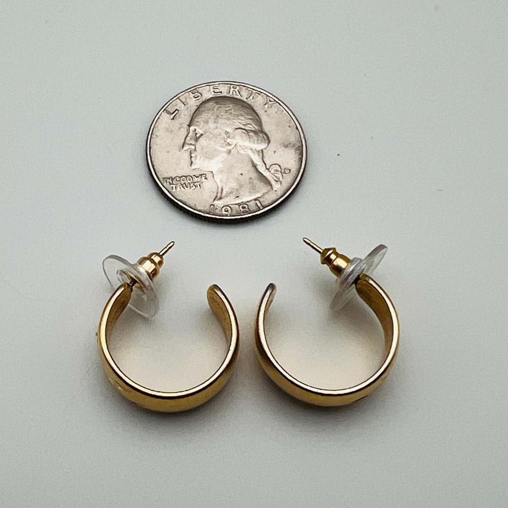 Napier Hoop Earrings Floral Etched Gold Tone Vintage Classic Elegant Style Looks - Picture 7 of 10